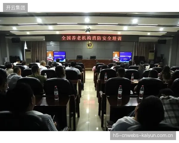主帅克拉克强调务实的防守反击体系，中场双后腰的覆盖范围是保护防线的核心要素。